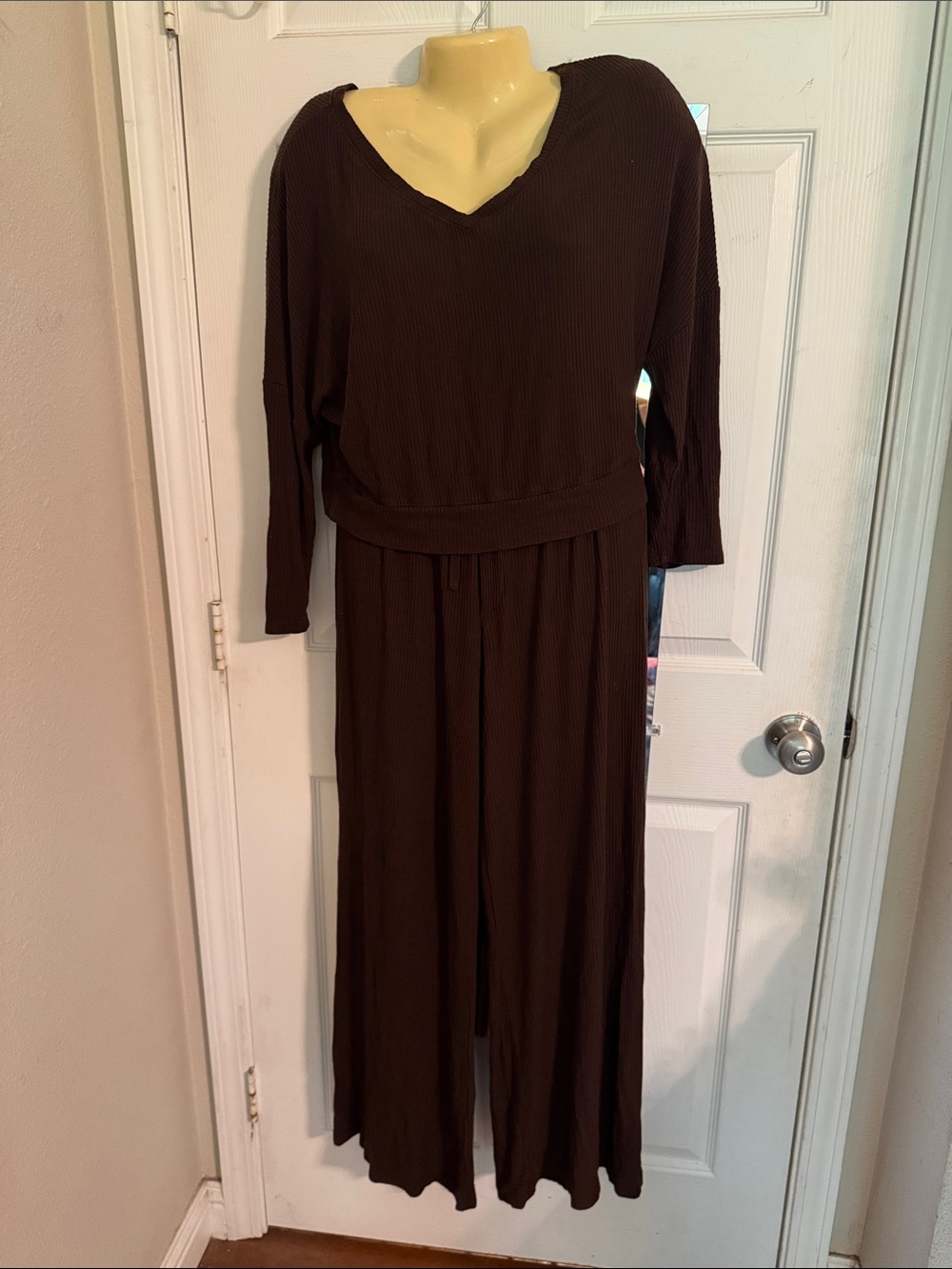 Auden Ribbed Lounge Set in Brown